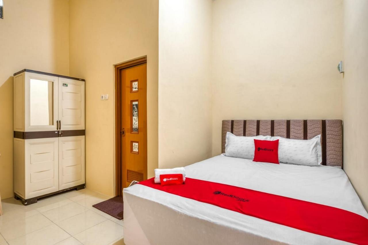 Hotel Reddoorz Syariah Near Kebon Rojo Park Blitar Exteriér fotografie
